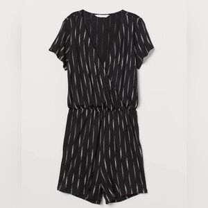 H&M Black White Patterned Jersey Romper Size Small Shorts V-Neck